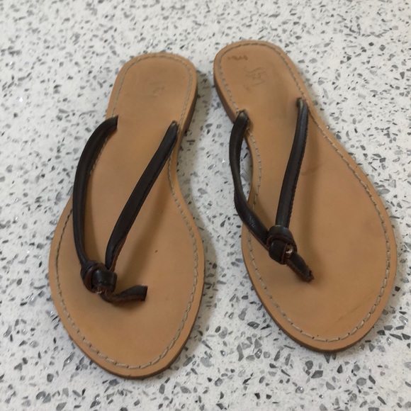 avenue flip flops